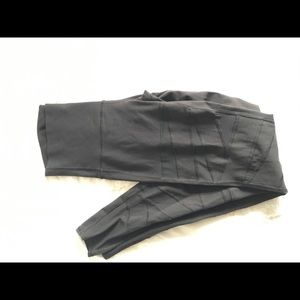 LULULEMON SIZE 6 BLACK MESH LEGGINGS